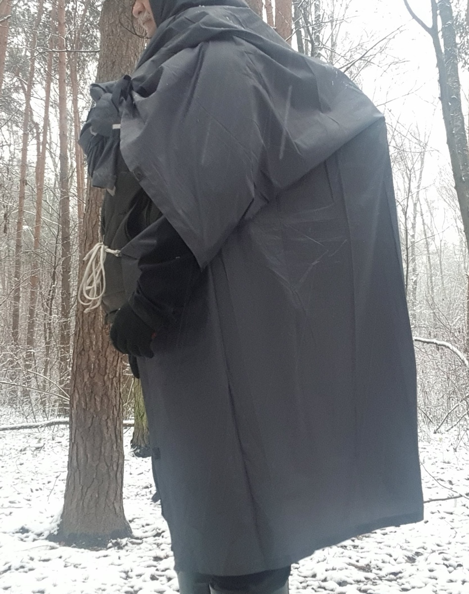 Вид слева. Горб на спине - рюкзак. Извиняюсь за низкое качество "сэлфей"