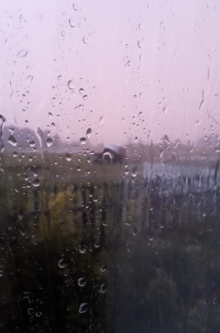 А дождь размывает пейзажи