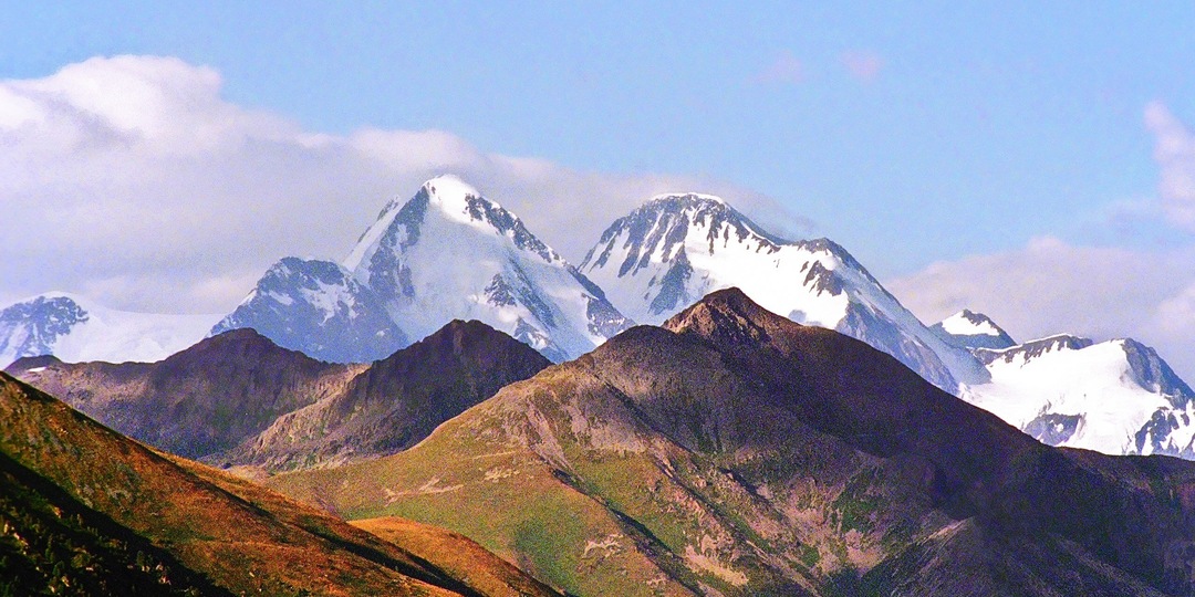 Гора Белуха на Алтае: как до неё добраться и подняться к вершине?
