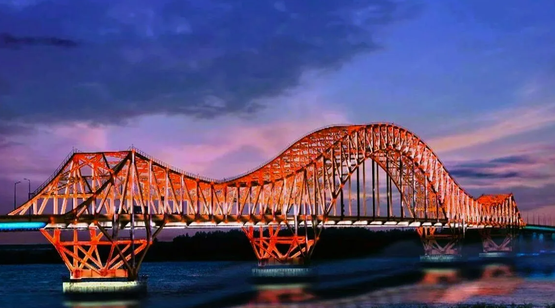 Мост Красный Дракон в Ханты-Мансийске