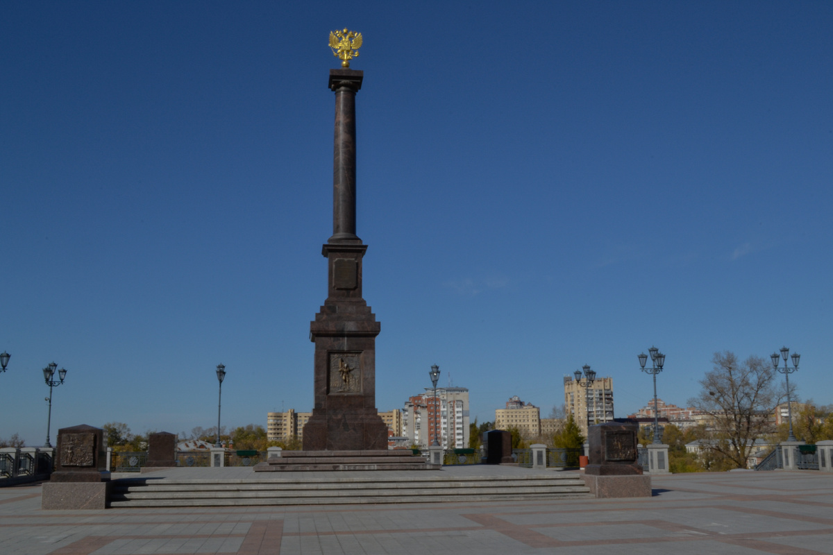 Стела Город Воинской славы. Площадь Воинской славы