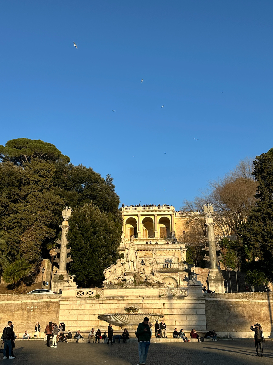 Вид на террасу с площади дель Пополо