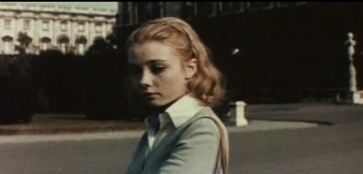 Кадр из фильма "Комитет 19" Наташа (Светлана Смехнова).