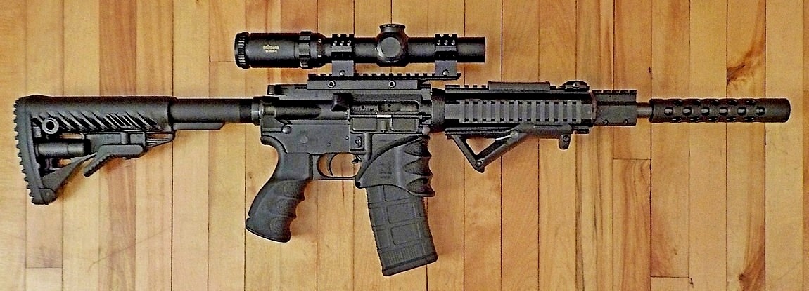 Чья-то "мажорская" модель AR-15. (Автор фото Picanox, CC BY-SA 4.0)