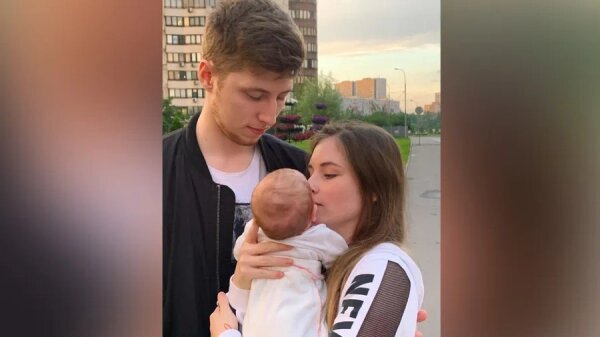 Юлия Липницкая и Владислав Тарасенко вместе воспитывают дочь Каталину, которая появился на свет в 2020 гоу. Обложка © Instagram (признан экстремистской организацией и запрещён на территории Российской Федерации) / sunnylipnitskaya