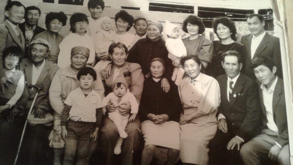 Мое старшее поколение и мы с ними. 