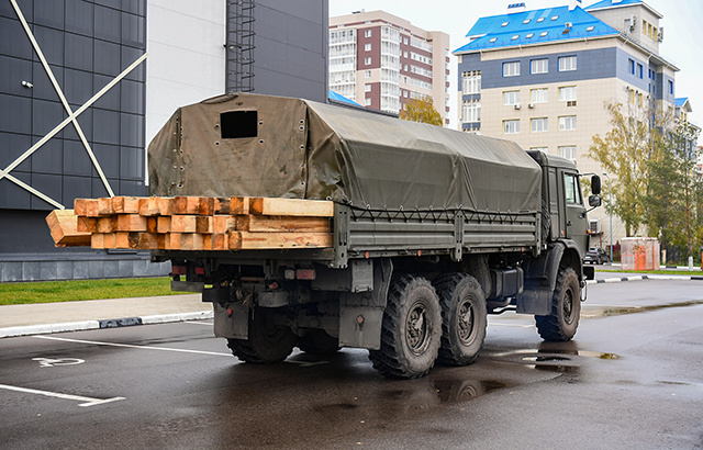 Школьники из Твери и студенты из Торжка помогли собрать груз для бойцов СВО