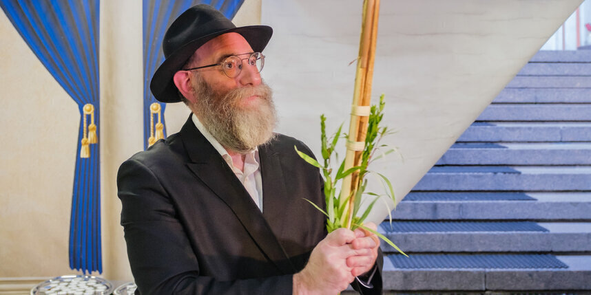    Главный раввин Санкт-Петербурга Менахем Мендел ПевзнерАлена Бобрович