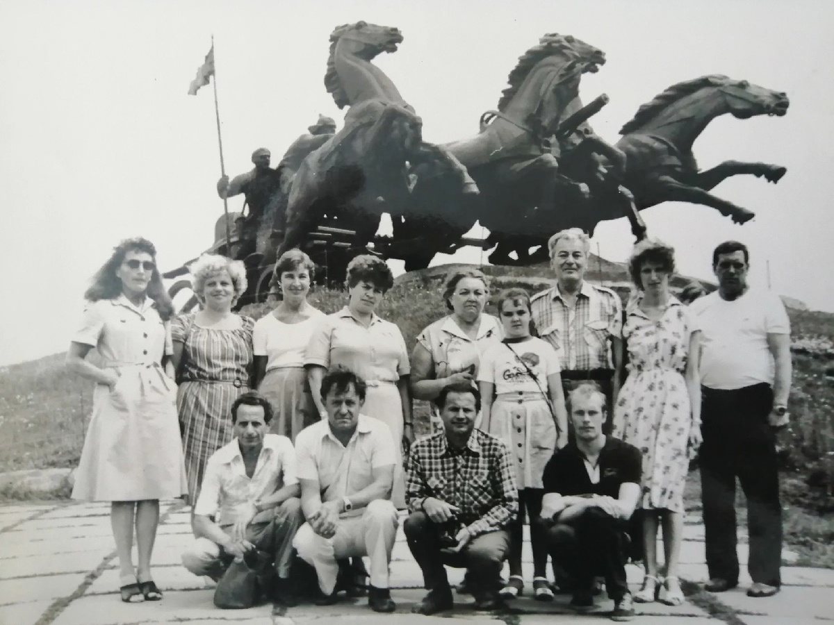 Советские туристы в круизе по Днепру и Чёрному морю. 1985 г., Каховка. Кадр сделан Зенит-ТТЛ/Гелиос-44.