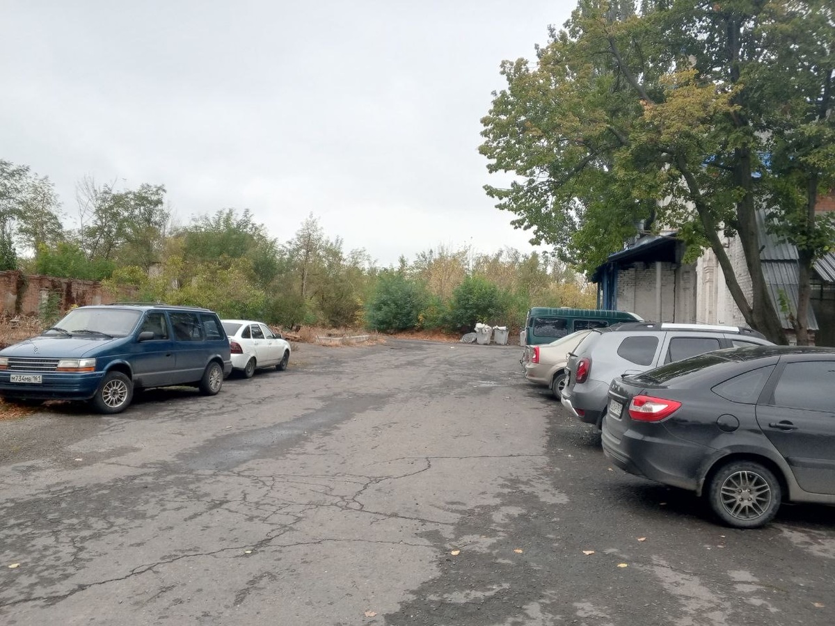 🏗 Продается участок 43 сотки промназначения в г. Шахты! 🏗
Ищете идеальное место для вашего бизнеса или промышленного проекта? У нас есть предложение, которое вас заинтересует!
Основные характеристики:* Площадь: 43 сотки
* Назначение: Промышленное
* Местоположение: г. Шахты, Ростовская область
Преимущества:1. Удобное расположение: Участок находится в стратегически выгодном месте, что обеспечивает легкий доступ к основным транспортным магистралям и инфраструктуре.
2. Развитая инфраструктура: В непосредственной близости находятся все необходимые коммуникации и инженерные сети.
3. Перспективное место: Идеальное место для строительства производственных объектов, складов или других промышленных предприятий.
Дополнительные сведения:* Кадастровый номер: 61:59:0040423:32
* Вид разрешенного использования: промышленное назначение
Контакты:
📞 Телефон: +7 999 472 27 00 
Не упустите шанс приобрести участок, который станет отличной базой для вашего бизнеса! Свяжитесь с нами для получения дополнительной информации и организации просмотра.
#продажаучастка #промназначение #гшахты #бизнес #промышленность #инвестиции