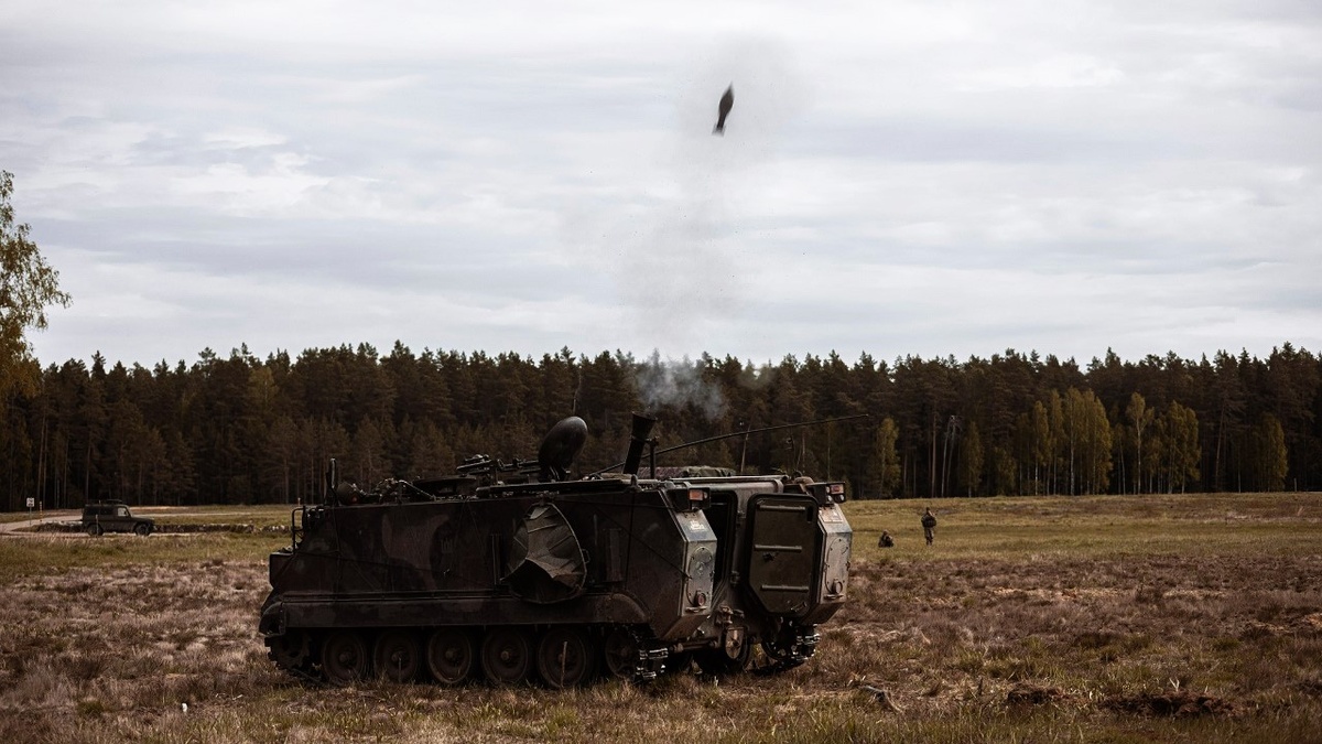 PANZERMORZER ведет огонь.