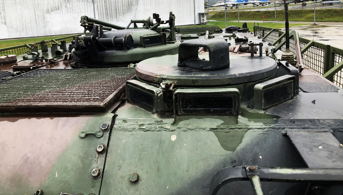 Люк мехвода.