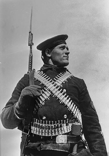 Советский моряк времен войны. Такого в российском кино не увидишь. Бессильна даже компьютерная графика.