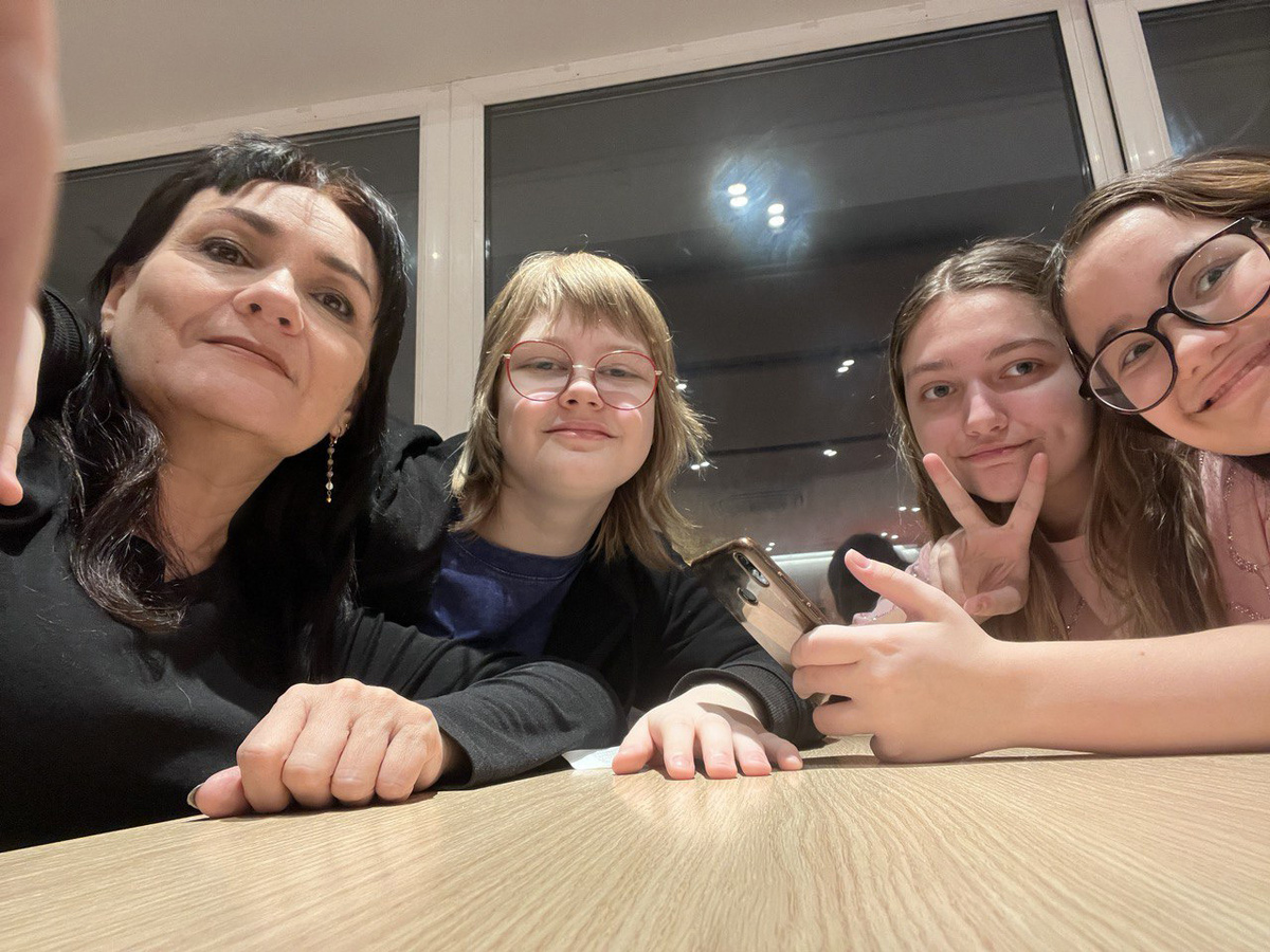 С девчатами