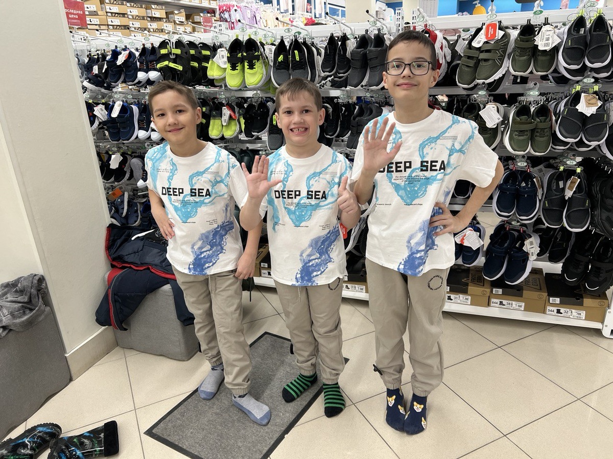 Два Максима и Тимур. Пришли за обновками.