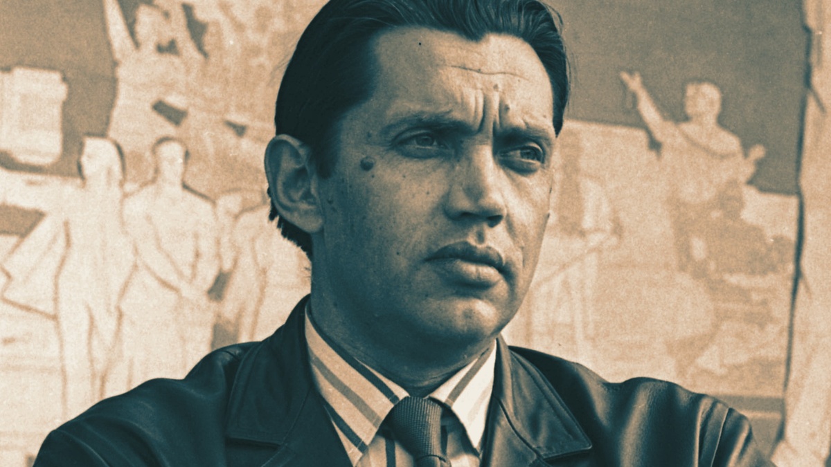 Роберт Рождественский