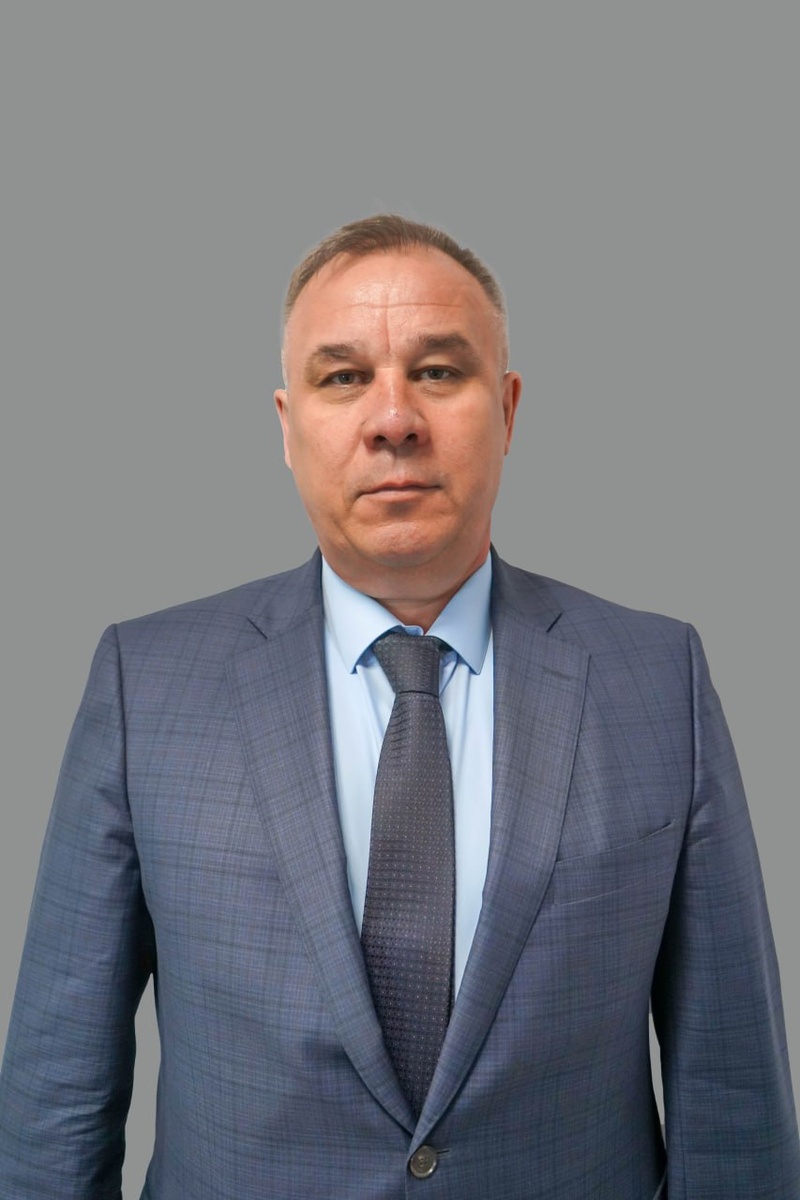 Эдуард Вагизович Гизитдинов, заместитель директора по админситративно-хозяйственной работе