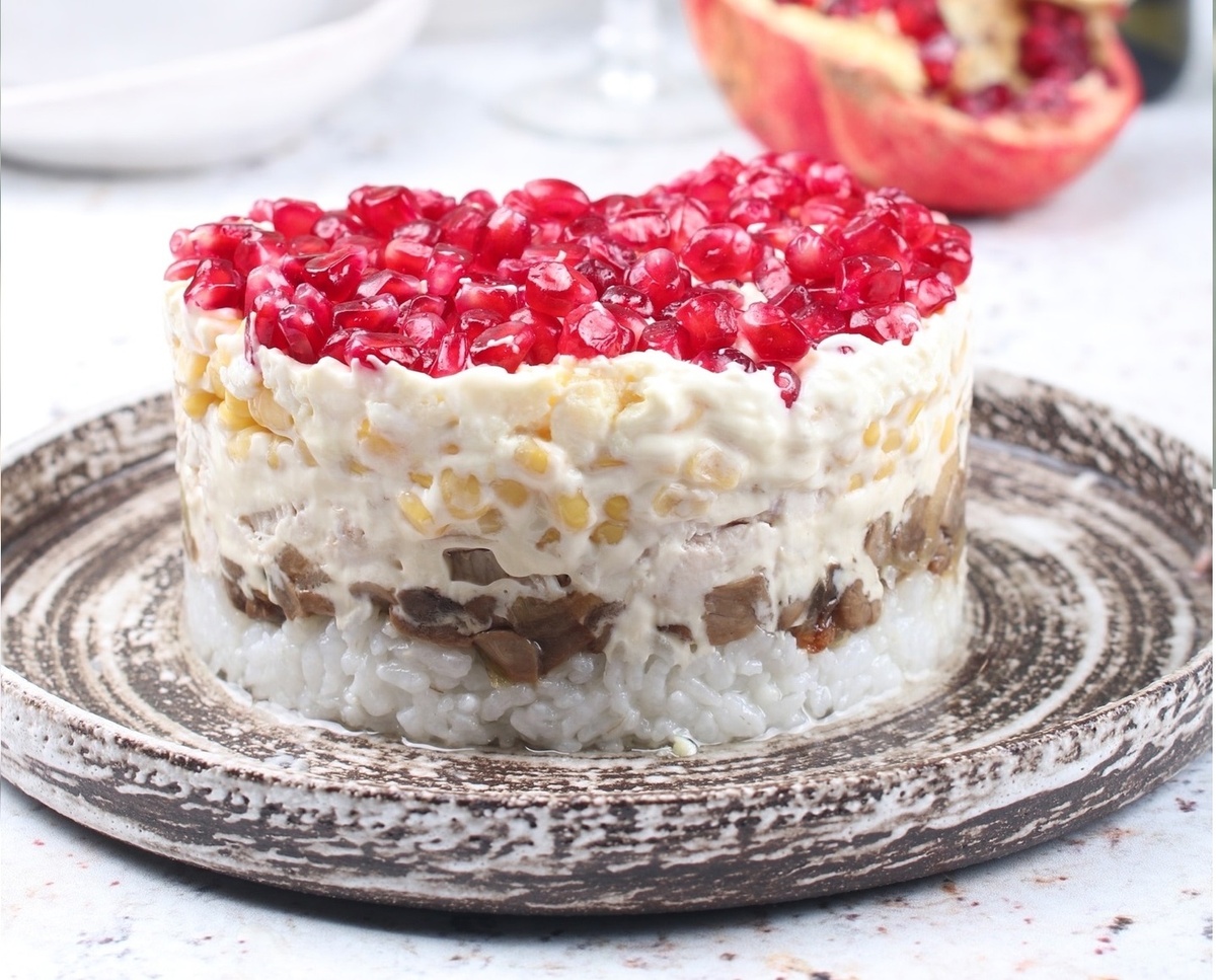 Салат с курицей и грибами