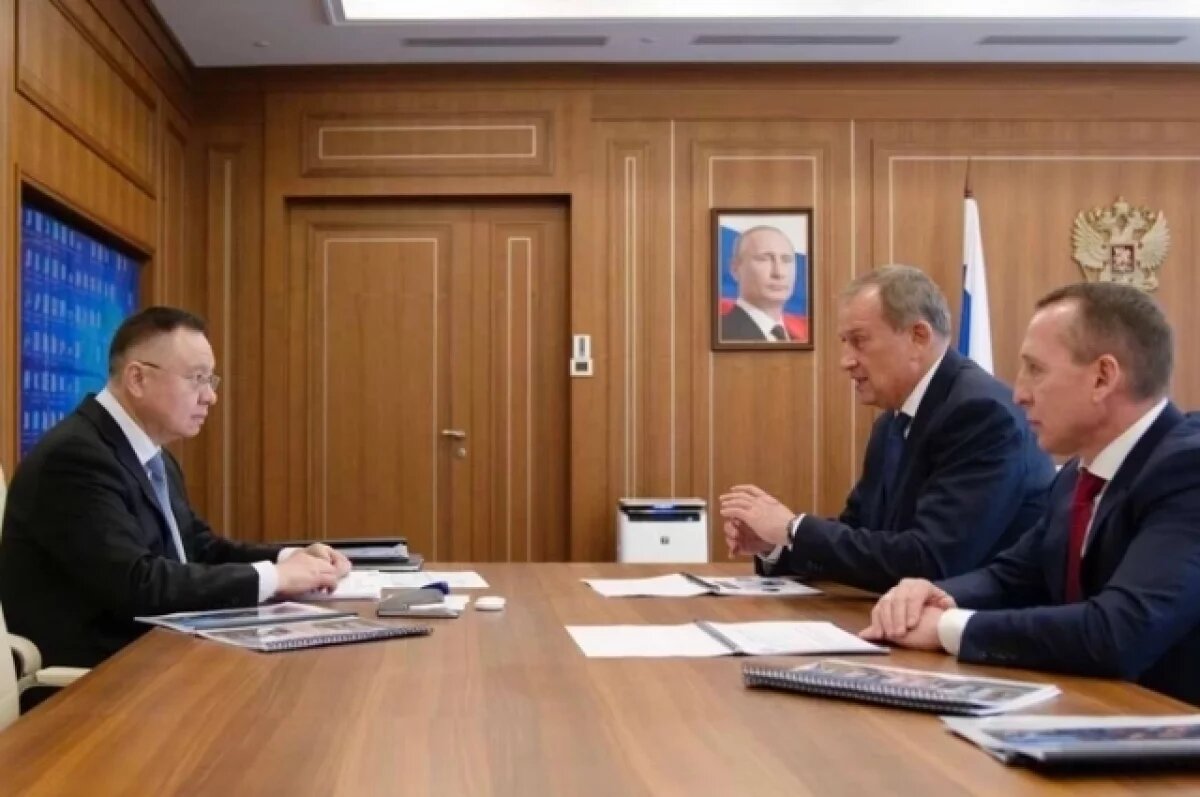   Дрозденко обсудил планы развития Енакиево с министром строительства РФ