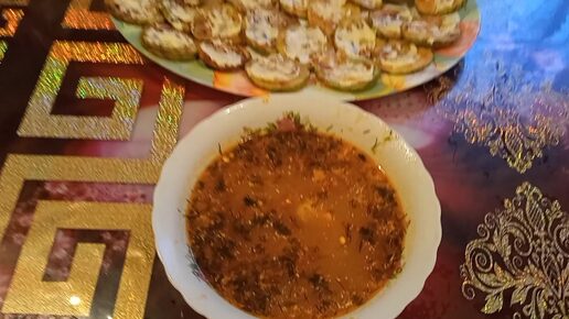 Рассольник с перловкой и солёными огурцами