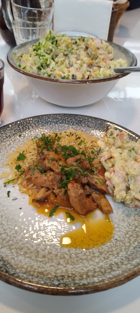 Несмотря на лужицу масла, жирно не было. Было вкусно - пальчики оближешь!