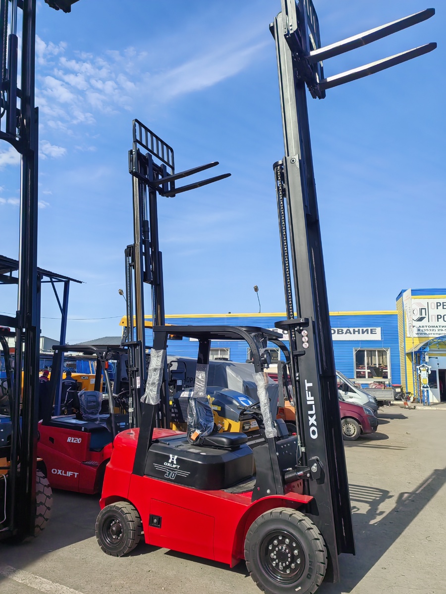 Его хоть раз видели все. В любом строительном магазине или гипермаркете, на складе маркетплейсов или на разгрузке посылок он-главный помощник человека.