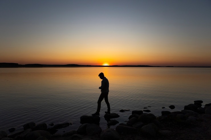 https://img.freepik.com/free-photo/sad-contemplative-person-near-lake_23-2150420660.jpg?t=st=1729247330~exp=1729250930~hmac=878316dc231600209a5ef5593a0b51ba5685505d95fdd975b085112b49d3ac47&w=740