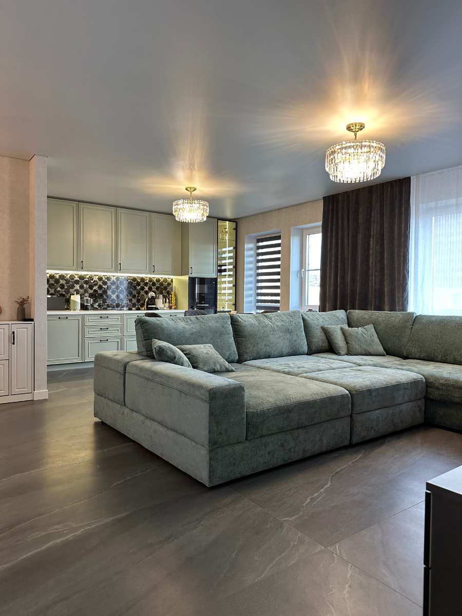 Фото кухни-гостиной, прихожей, коридора.