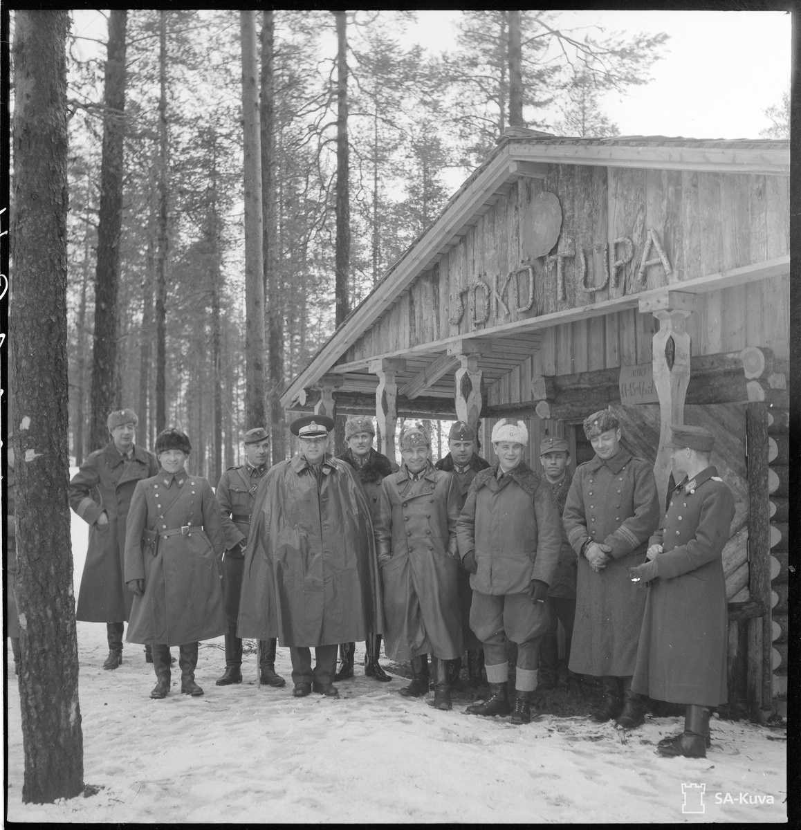Немецкие, итальянские и японские офицеры - в гостях у своих финских коллег, на оккупированной территории России