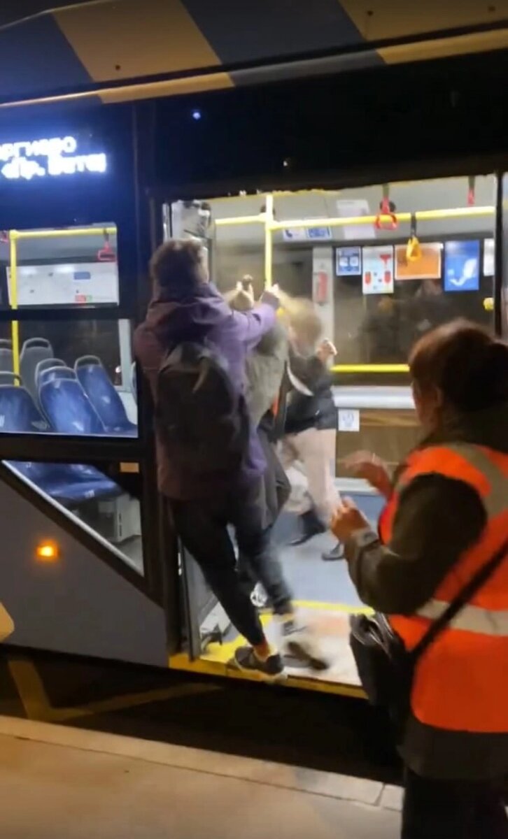    Фото: Группа "ДТП и ЧП Санкт-Петербург"/ Видео от Ромины Дочки