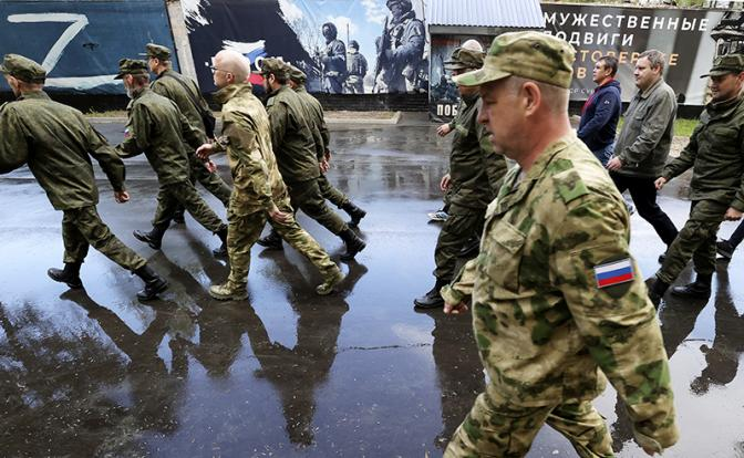 Под ружьё можно поставить и 2 миллиона, но где командиров взять: в ВС РФ начался офицерский дефицит.