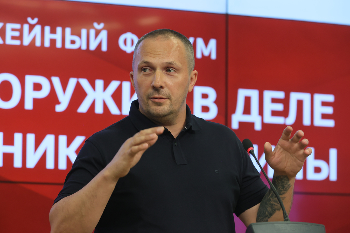 Сергей Гуров на Всероссийском оружейном форуме с докладом о применении стрелкового спорта в образовательном и воспитательном процессе