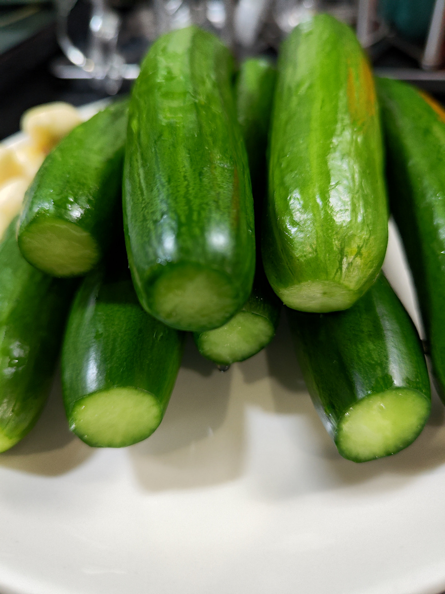 Огурцы, подготовленные к засолке. Какие нашлись в Китае.