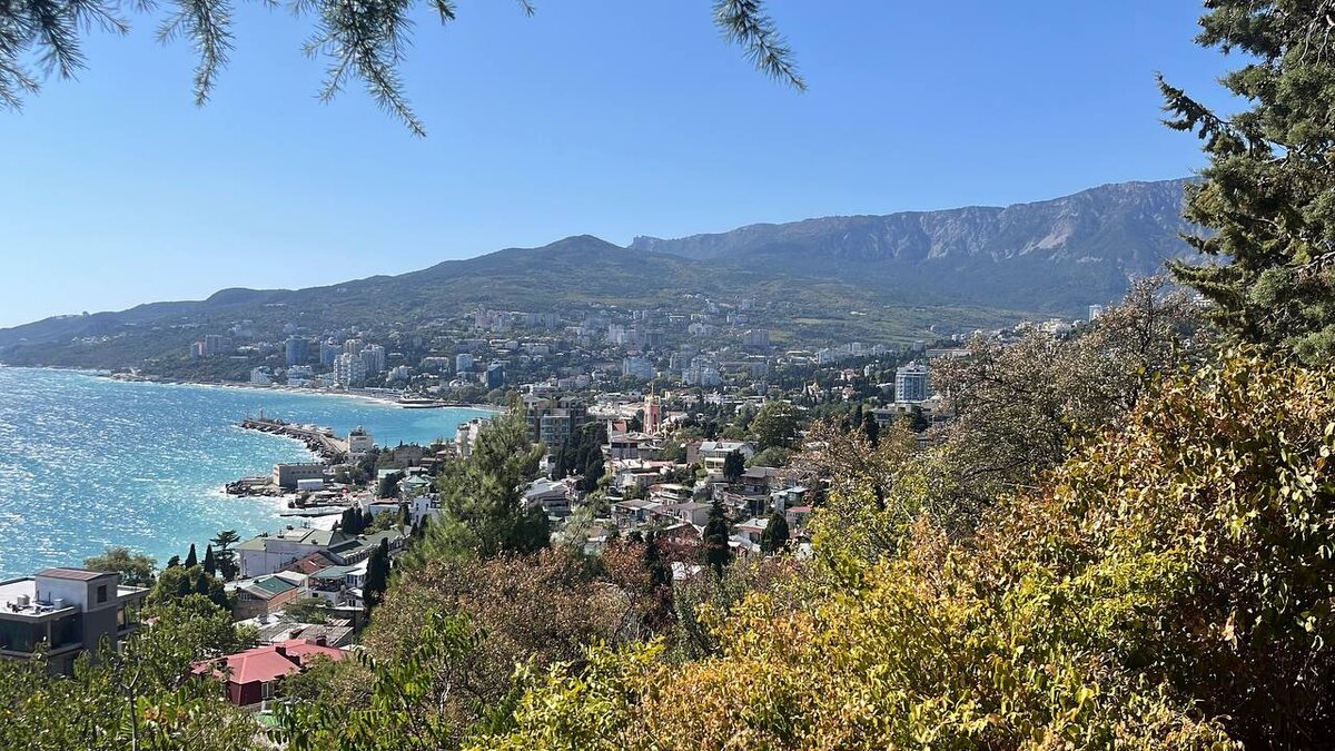 вид с горы Поликуровского холма, здесь тоже сдают жилье..