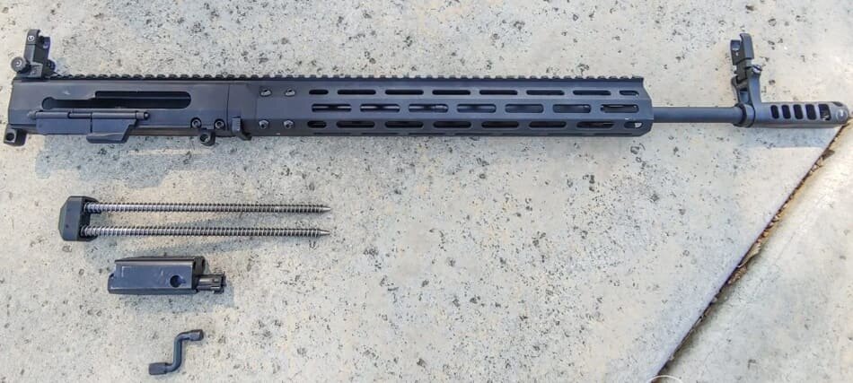 Верхняя часть ствольной коробки от BRN-180, возвратная пружина, затворная рама с затвором и рукоятка заряжания.