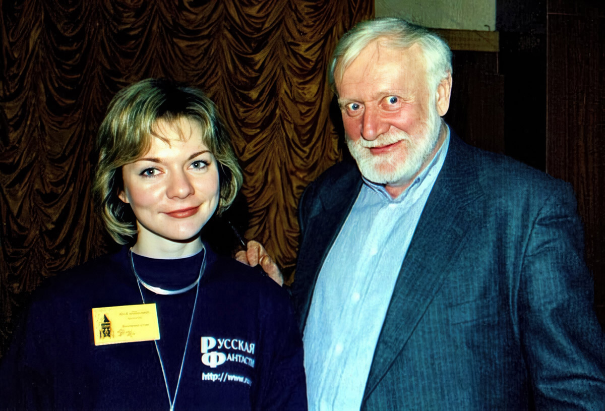 Кир Булычев и Наталья Гусева, которая в кино исполнила роль Алисы Селезневой. Фото из открытых источников