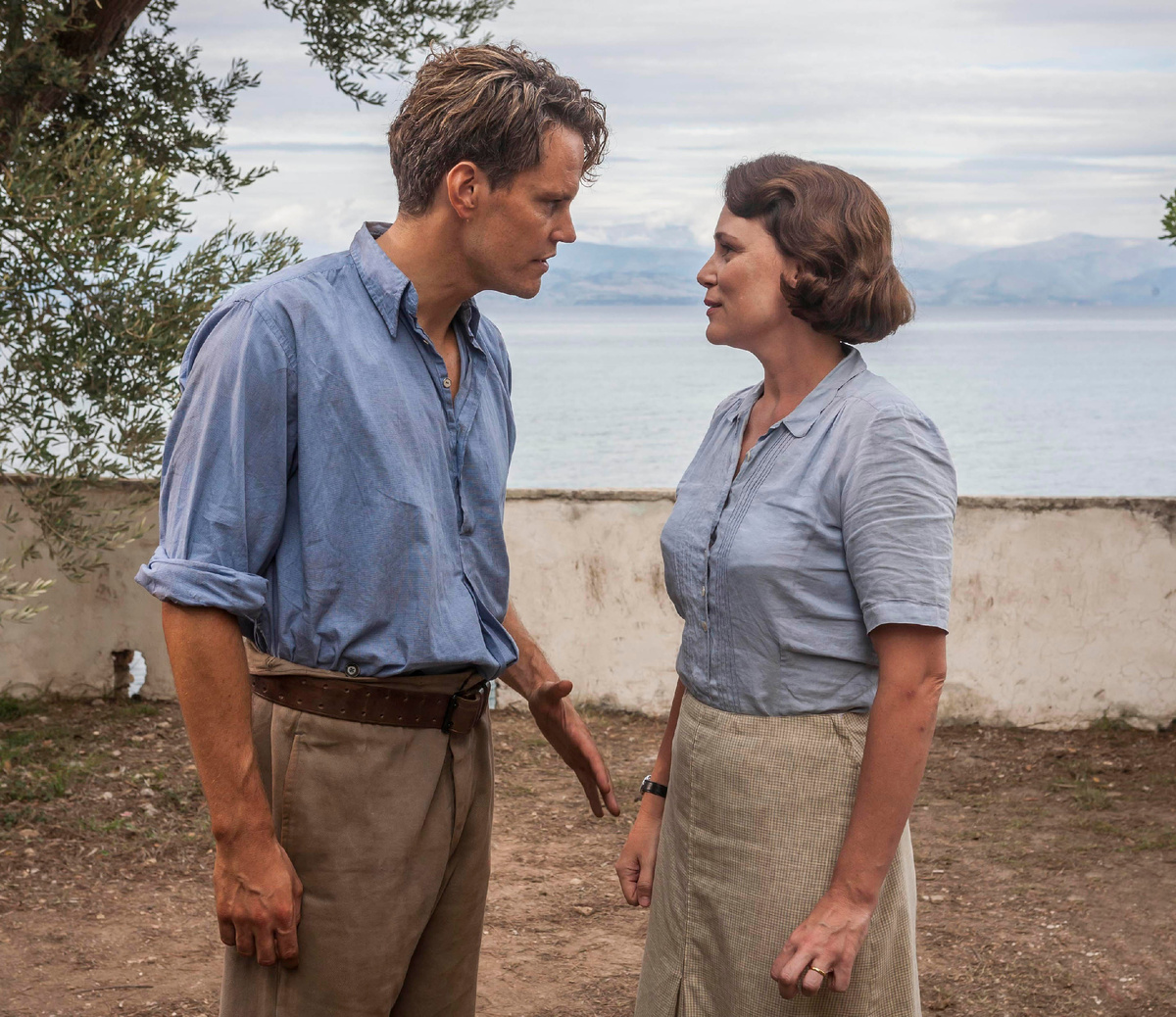 Точно такого нет, но стилистика очень похожая.