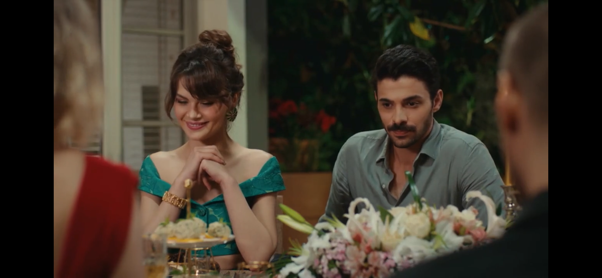 Стоп кадр из сериала «Под прикрытием@