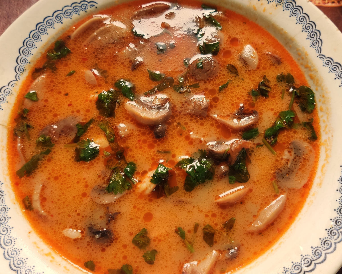 Вкусно неимоверно! Есть горячим и обязательно причмокивая, как настоящие азиатские гурманы.