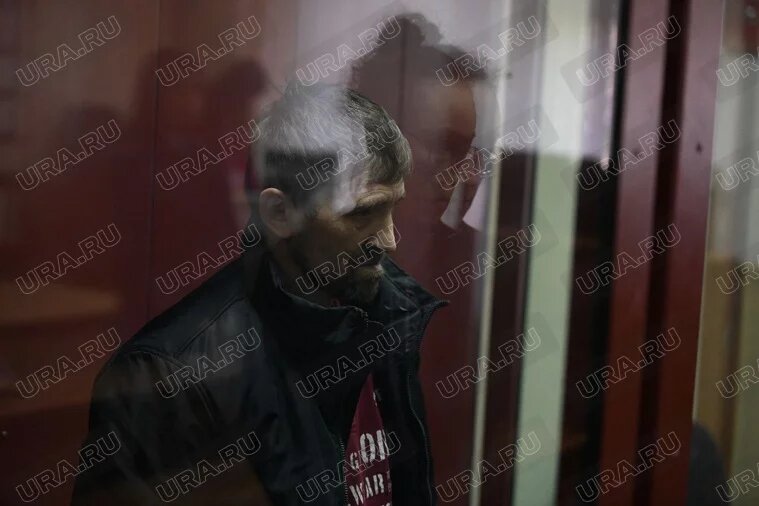 Подозреваемый в расправе над младенцем Дмитрий Кучин в ожидании приговора об избрании меры пресечения. Фото: Илья Московец © URA.RU