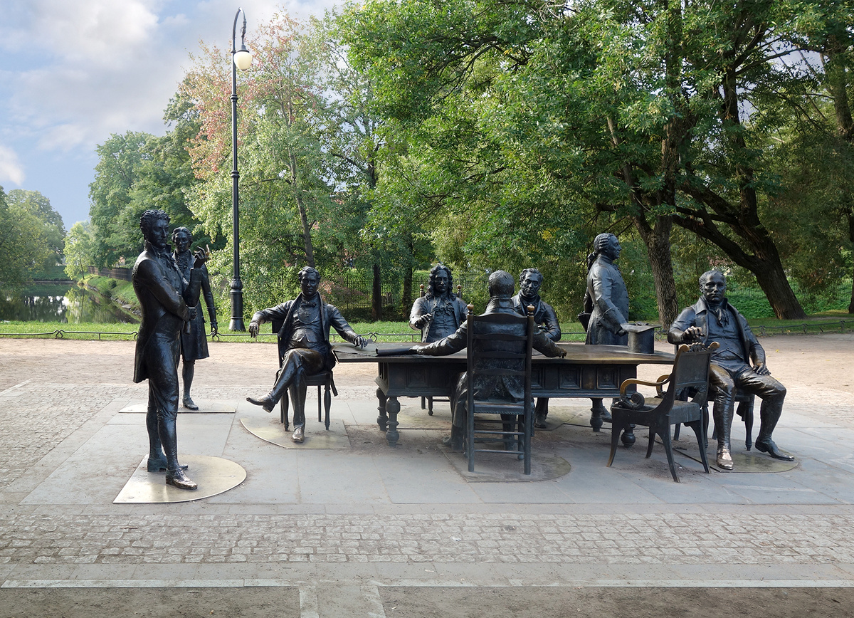 Трезини, Росси, Монферран, Тома де Томон, Растрелли, Воронихин, Баженов и Захаров - великие зодчие города на Неве. Автор Александр Таратынов, 2011 год.