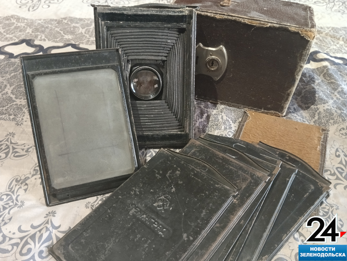 Фотоаппарат Александра Самахова бережно хранится в семье Далецких