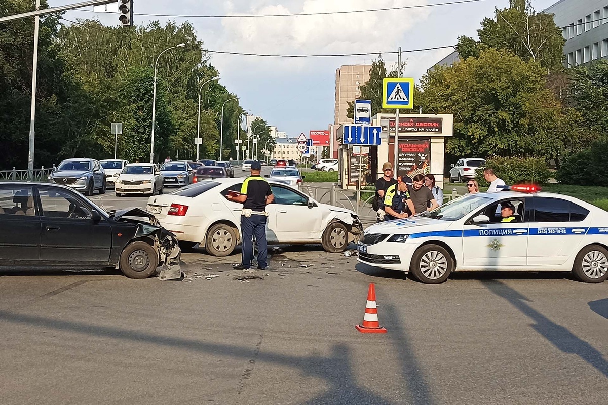 По 11 ДТП было зарегистрировано на проспектах А. Невского, Ленина и на Лесном.  Фото: Фото: ФедералПресс / Максим Филиппович