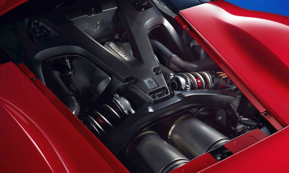 Для гиперкара Ferrari А80 инженеры изменили зажигание и синхронизацию впрыска