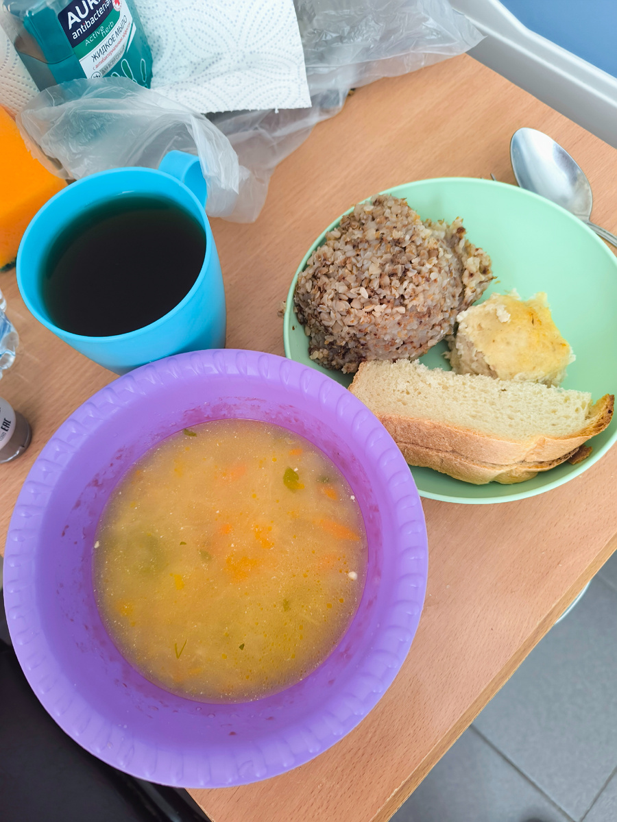 Каша постоянно была одним сплошным комком) А вот котлеты очень вкусные)