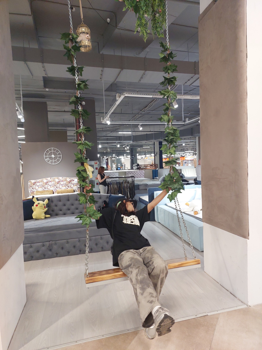 Гуляем по мебельному центру