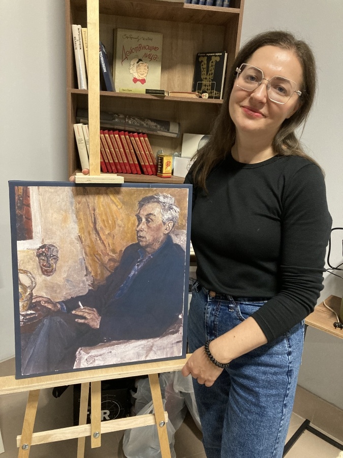 Мультимедийная выставка «Так и быть! Остаюсь!»(6+) включает в себя не только традиционные экспонаты – фотографии, информационные стенды и книги, но и интерактивные мультимедийные локации, а также цикл лекций.