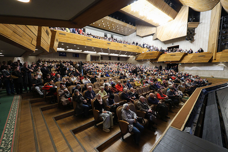    «Ринат-абый был удивительно светлым, человечным и талантливым. Работать с ним на одной сцене было счастьем, потому что он был идеальным партнером — не приходилось о чем-либо беспокоиться, он вел тебя на сцене»