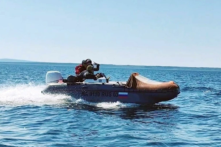 Та самая лодка Байкат470, на которой туристов унесло в море. Фото: личный архив.