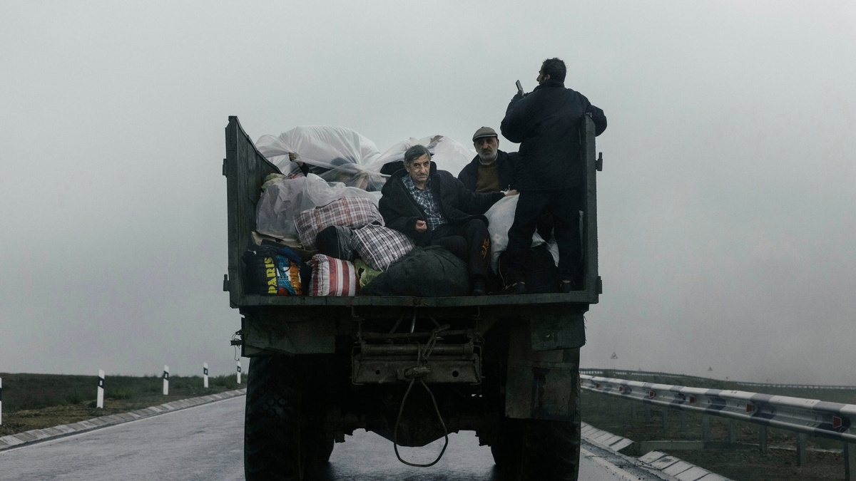 Автомобиль перевозит беженцев из Нагорного Карабаха, прибывающих в Корнидзор, Армения, 25 сентября 2023 г. | Фото: Nanna Heitmann for The New York Times